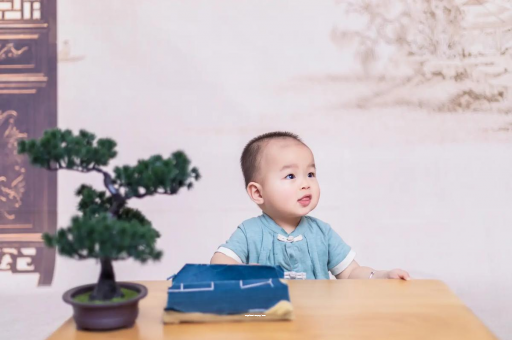 赣州怀孕肚子中间凹两边凸